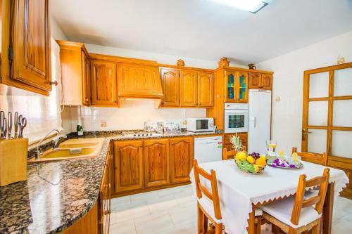 Playa de Muro Villa Sleeps 8 Pool Air Con Wifi