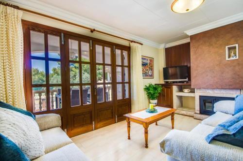 Playa de Muro Villa Sleeps 8 Pool Air Con Wifi