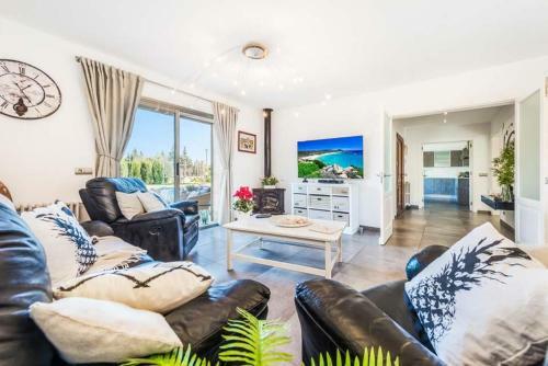 Sant Vicent de Sa Cala Villa Sleeps 8 Pool Air Con