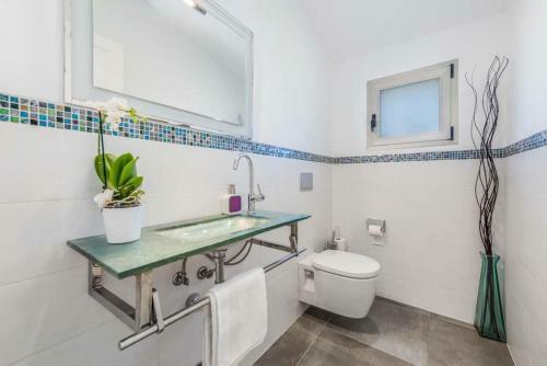 Sant Vicent de Sa Cala Villa Sleeps 8 Pool Air Con