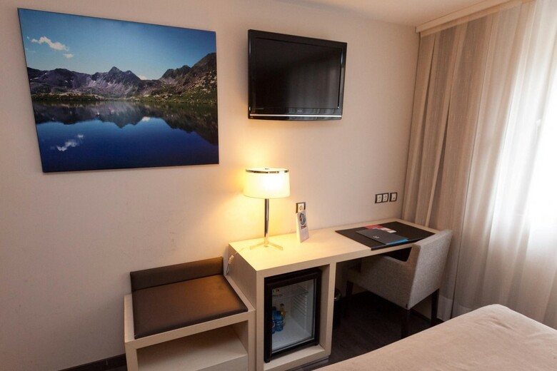 Hotel Yomo Mola Park