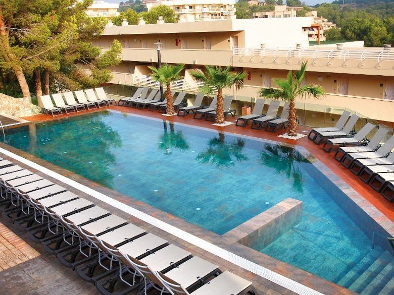 Hotel Occidental Cala Vi�as