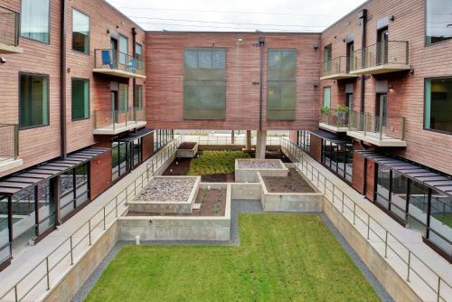Apartamento 1800 E 4th Street Condo #356