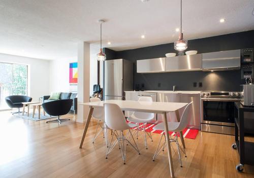 Apartamento Modern, Spacious, Two Bedroom With Balcony!