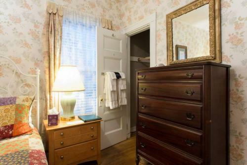 Posada The Coolidge Corner Guest House: A Brookline Bed And Breakfast
