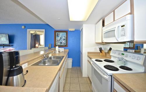 Sunrise Suites Big Kahuna Suite #202