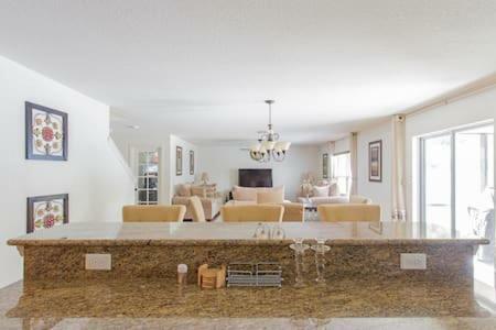 Modern 4 Bedroom House With Swimming Pool
