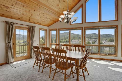 Moosie Chalet Four-bedroom Chalet