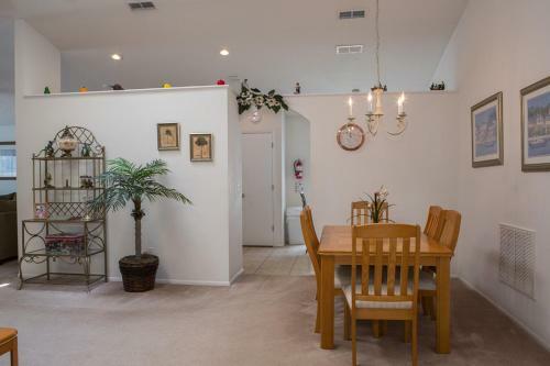Sarah's Hampton Lakes Villa - Three Bedroom Home