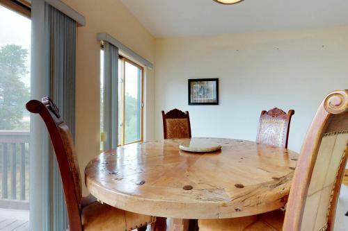 Water Dance Lakeside