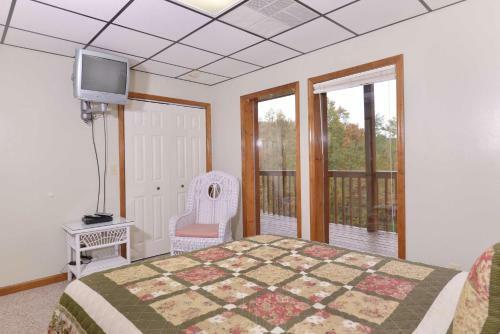 Love & Laughs #11 - Seven Bedroom Cabin