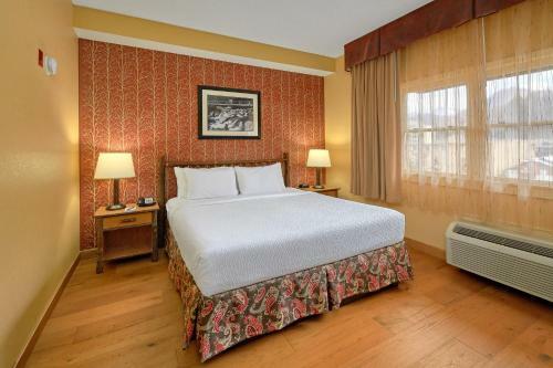 Hotel Bearskin Lodge On The River