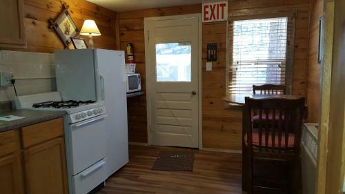 Trails End Cabins & Motel