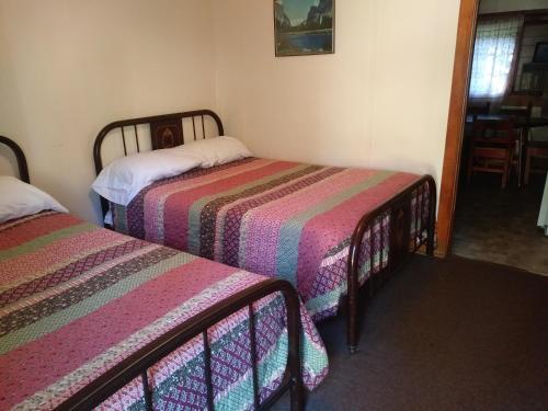 Motel Harney Camp Cabins