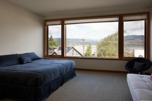 Aloft-river View-ac-5br/2.5ba