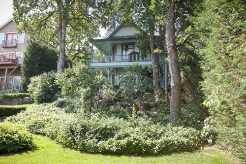 Roe-parker-river View-2br/1ba