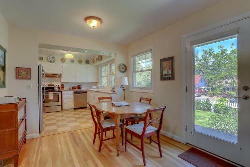 Living Color Cottage