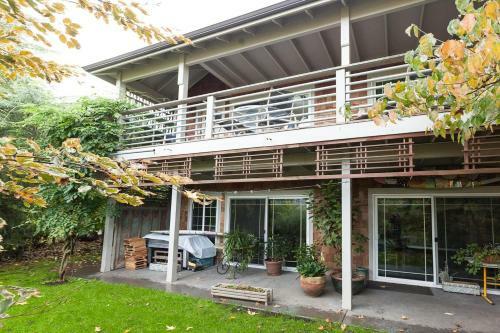 Tree House-river View-2br/1ba