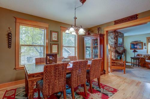 Wanderlust At Hood River