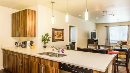 Derian Apartment #873929 Apts
