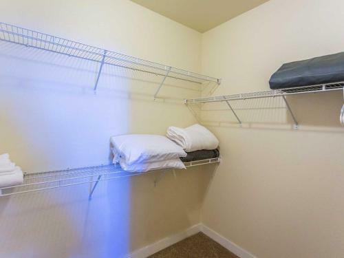 Jamboree Apartment #873928 Apts