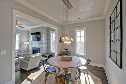 2301 Palm Boulevard Home