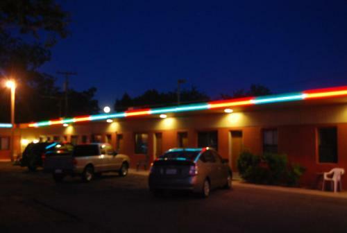 Sun -n- Sand Motel