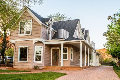 Grand Circle Bed And Breakfast