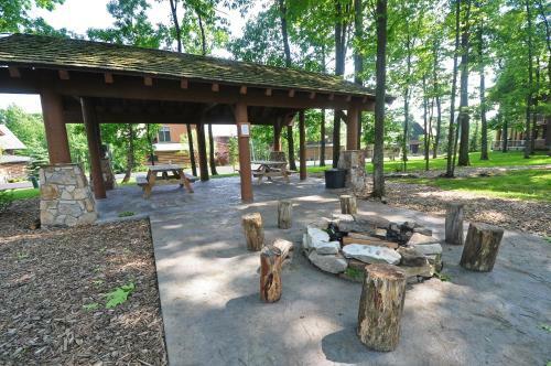 Kendall Camp Get-a-way Four-bedroom Townhome