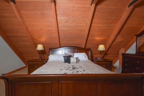 Mountain Dreams Five-bedroom Holiday Home