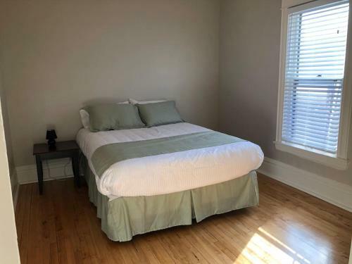 Large, Spacious And Close To Uptown & Downtown!