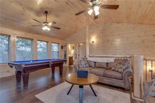 High Life, 2 Bedrooms, Theater Room, Resort Pool, Hot Tub, Wifi, Sleeps 10