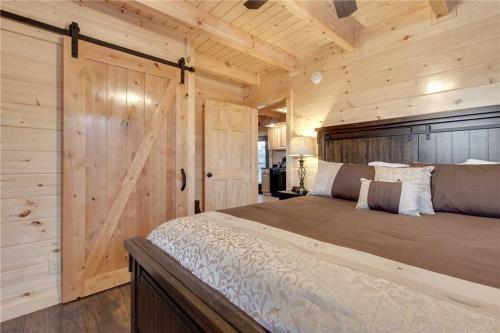 High Life, 2 Bedrooms, Theater Room, Resort Pool, Hot Tub, Wifi, Sleeps 10