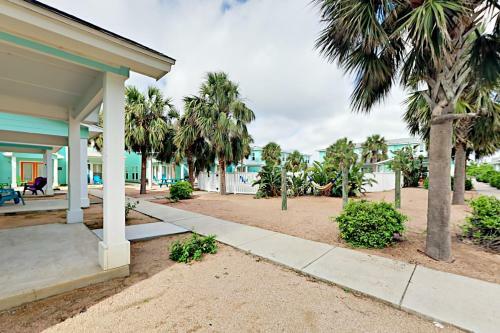 The Commons 402 - Three Bedroom Townhome
