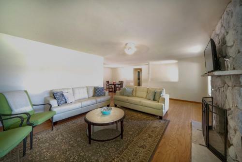 203. The Mottle Villa | Rm 3br/3ba