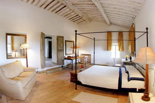 Castiglioncello Del Trinoro Villa Sleeps 12 Pool