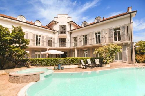 Stresa Villa Sleeps 16 Pool Air Con Wifi