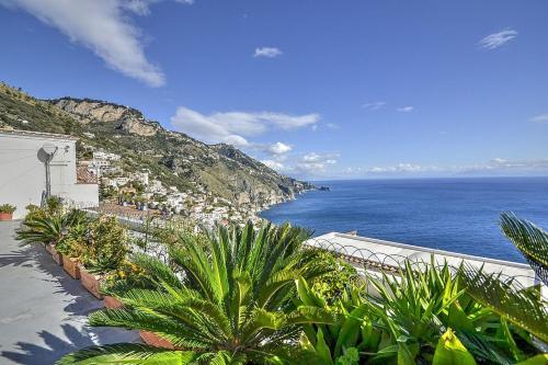 Praiano Villa Sleeps 5 Air Con Wifi