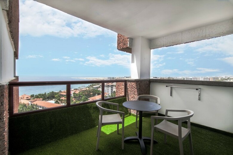 Aparthotel Corona Roja