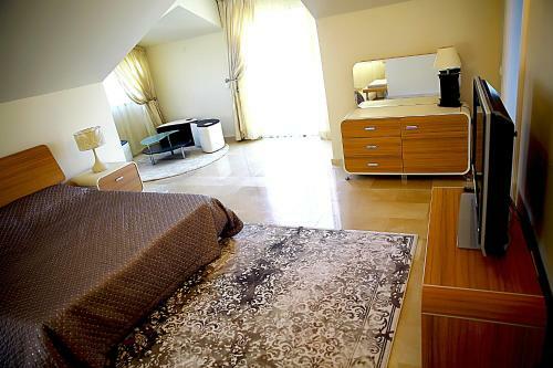 6 Bedroom Villa With Private Pool