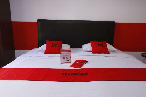 Hostal Reddoorz Plus @ Samratulangi Manado