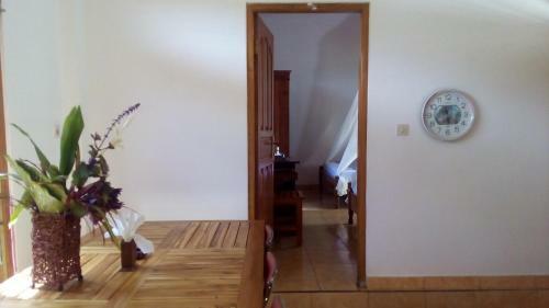Kori Homestay And Warung Saron