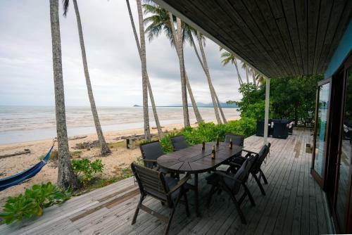 Frangipani Beach House - Newell Beach