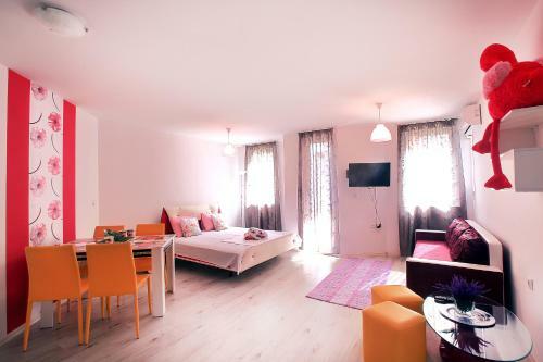 Apartamento Minismart Complex Rainbow Garden And Jacuzzi
