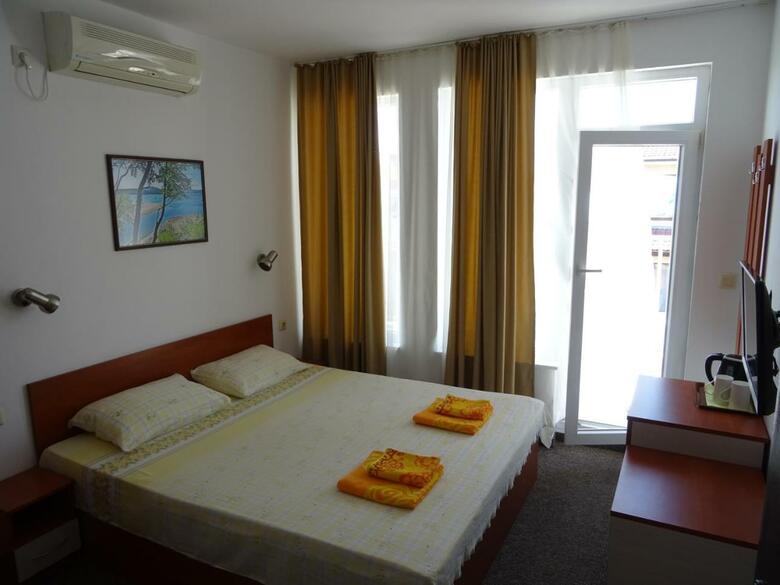 Hostal Dobrevi Guest House