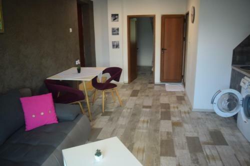 Zara Apartments