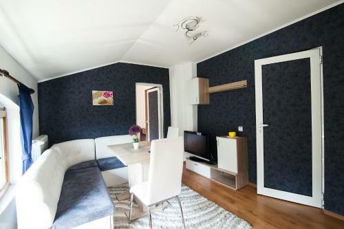 Zara Apartments