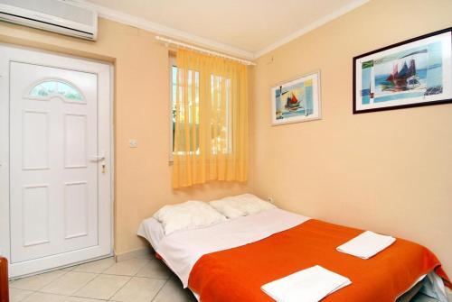 Apartments With A Parking Space Baska (Krk) - 5450