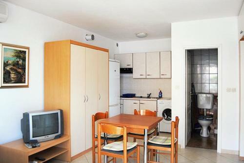 Apartments With A Parking Space Baska (Krk) - 5450