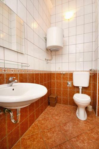Apartments With A Parking Space Baska (Krk) - 5450